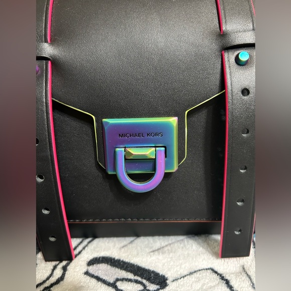 Manhattan Medium Contrast-Trim Leather Satchel - Picture 2 of 14